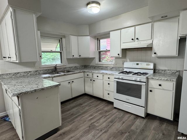 805 N STERLING Avenue, West Peoria, IL 61604