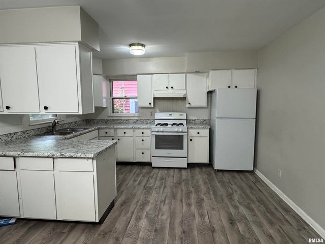 805 N STERLING Avenue, West Peoria, IL 61604