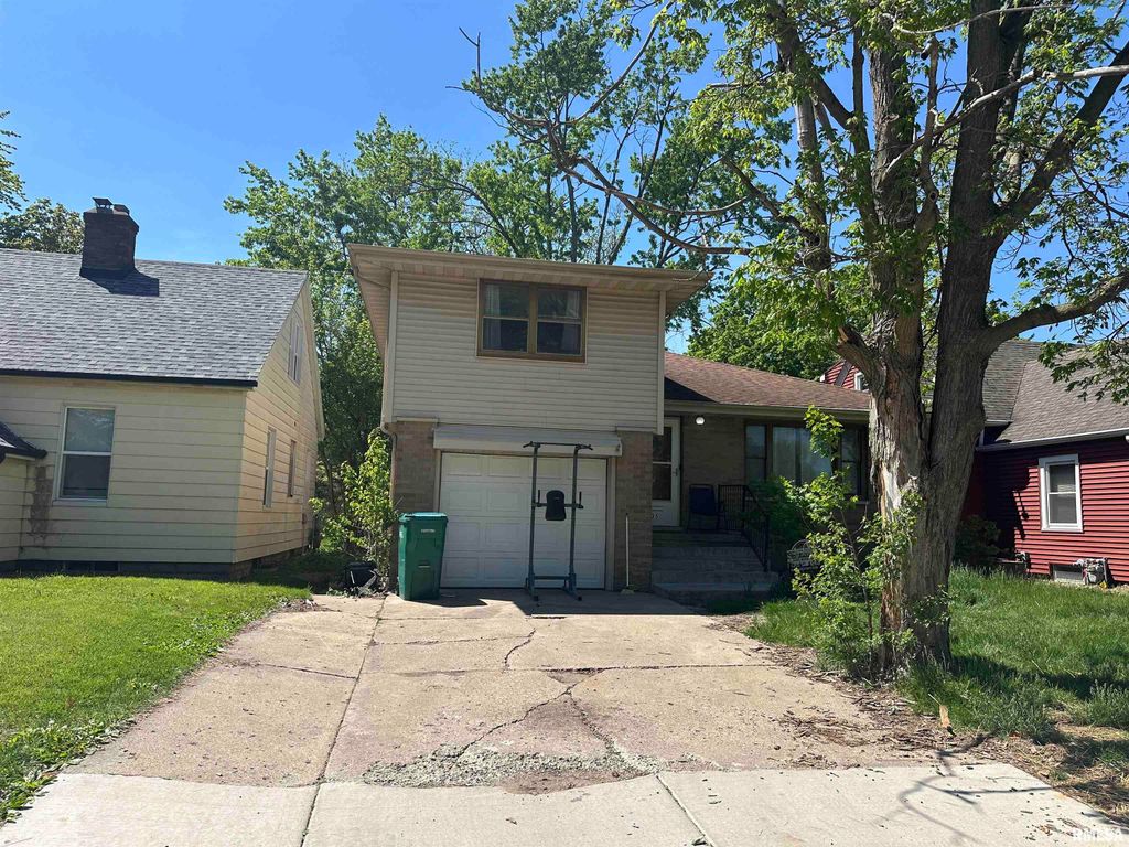 805 N STERLING Avenue, West Peoria, IL 61604
