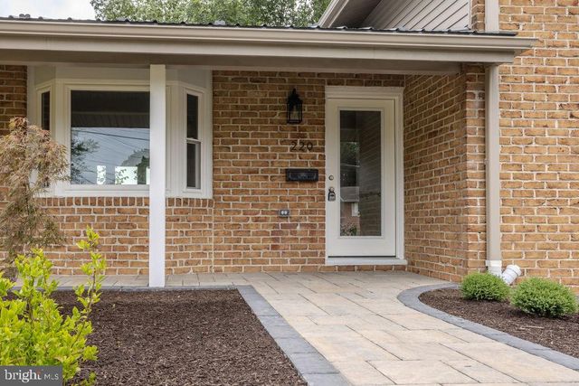 220 HARTZELL DRIVE, Fayetteville, PA 17222