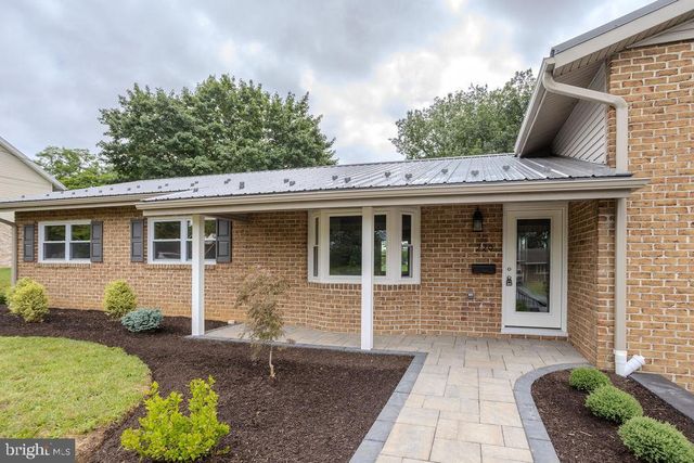 220 HARTZELL DRIVE, Fayetteville, PA 17222