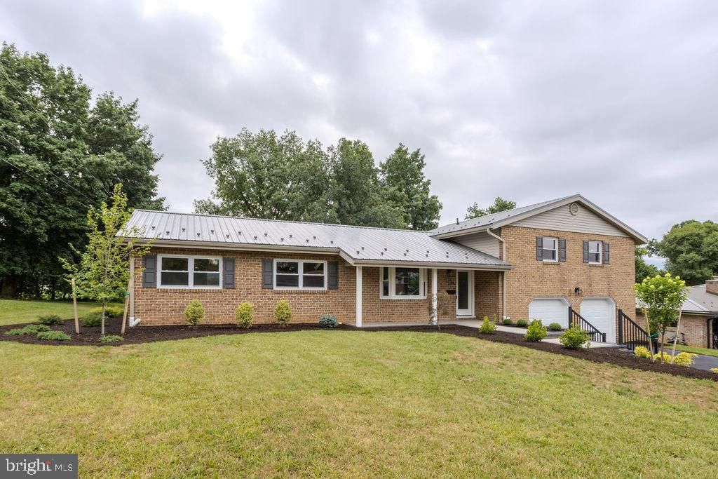 220 HARTZELL DRIVE, Fayetteville, PA 17222