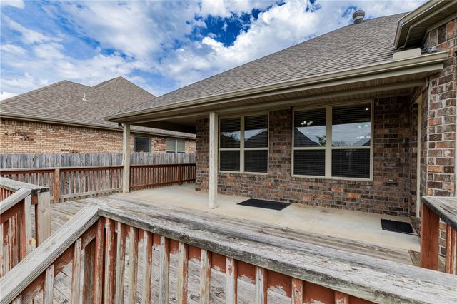 4600 SW Skyline Street, Bentonville, AR 72713