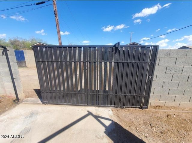 2002 W ADAMS Street, Phoenix, AZ 85009