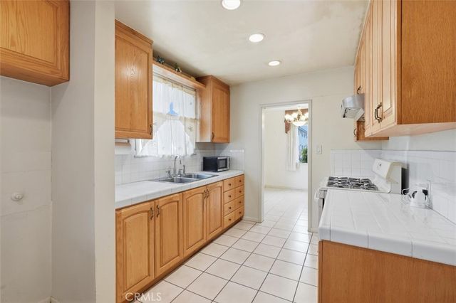 3755 S Bentley, Los Angeles, CA 90034