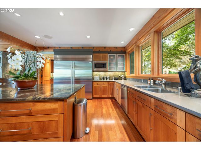 4115 CALAROGA Ct, West Linn, OR 97068