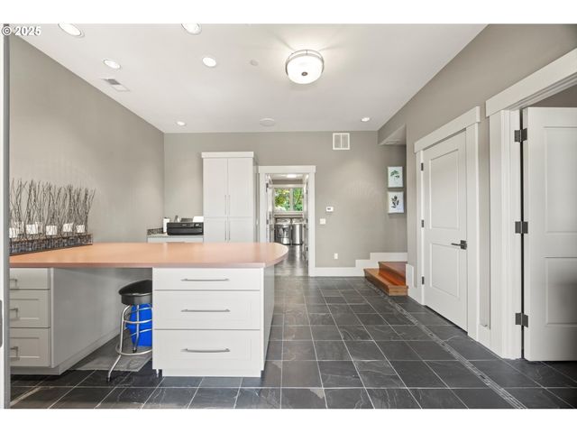 4115 CALAROGA Ct, West Linn, OR 97068