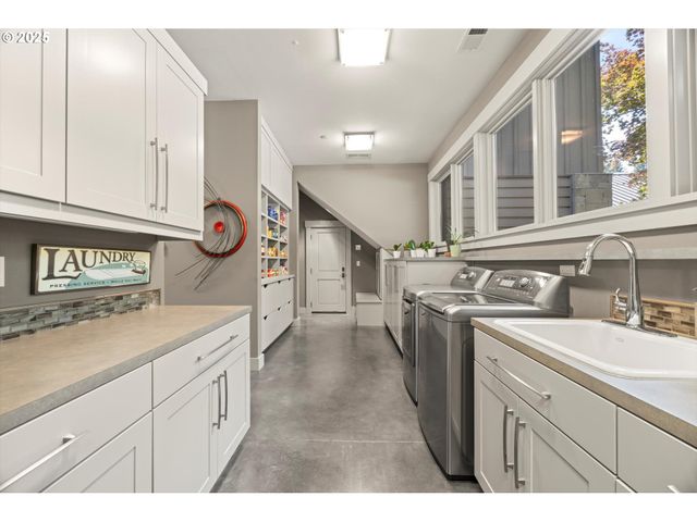 4115 CALAROGA Ct, West Linn, OR 97068