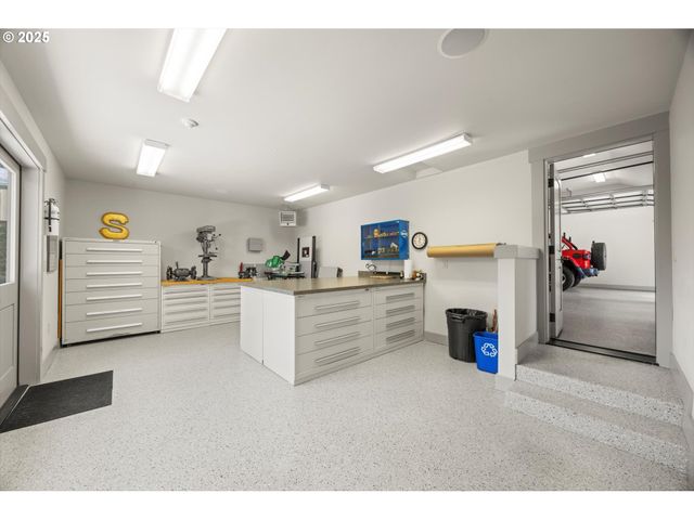 4115 CALAROGA Ct, West Linn, OR 97068