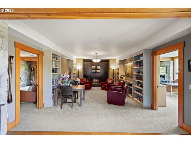 4115 CALAROGA Ct, West Linn, OR 97068