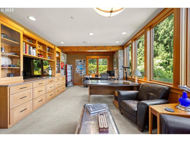 4115 CALAROGA Ct, West Linn, OR 97068