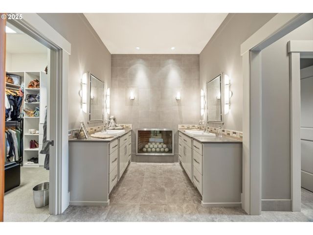 4115 CALAROGA Ct, West Linn, OR 97068