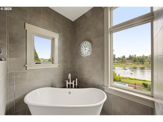 4115 CALAROGA Ct, West Linn, OR 97068