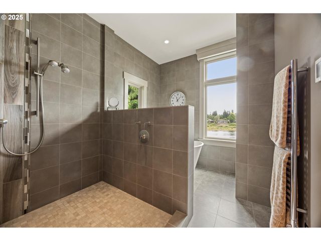 4115 CALAROGA Ct, West Linn, OR 97068