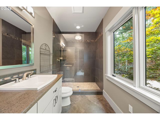 4115 CALAROGA Ct, West Linn, OR 97068