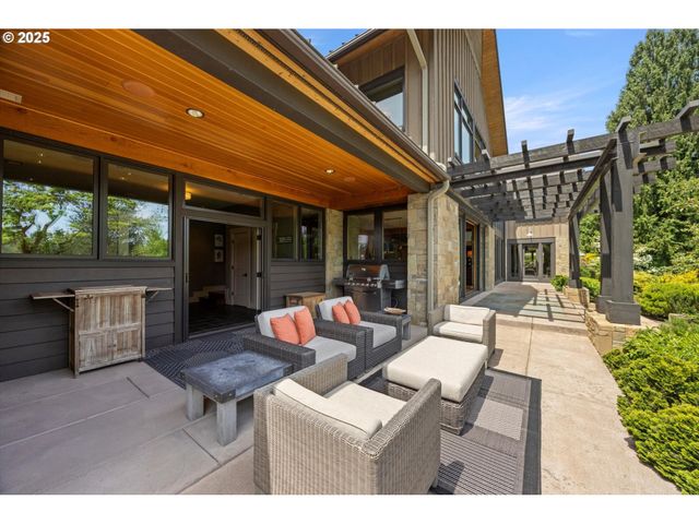 4115 CALAROGA Ct, West Linn, OR 97068