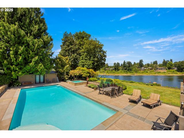 4115 CALAROGA Ct, West Linn, OR 97068