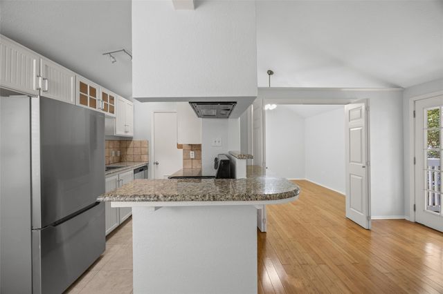 1110 W 22nd ST 12, Austin, TX 78705