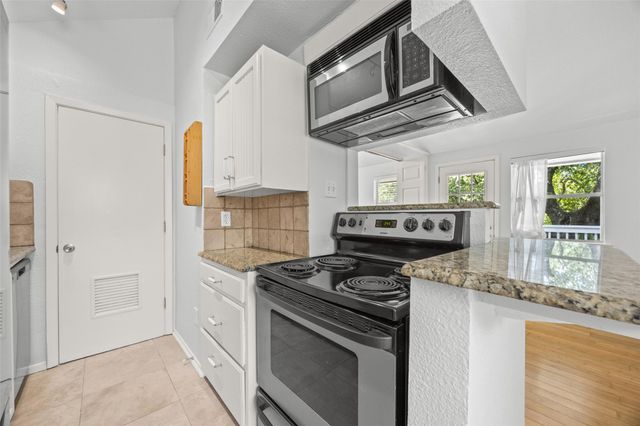 1110 W 22nd ST 12, Austin, TX 78705