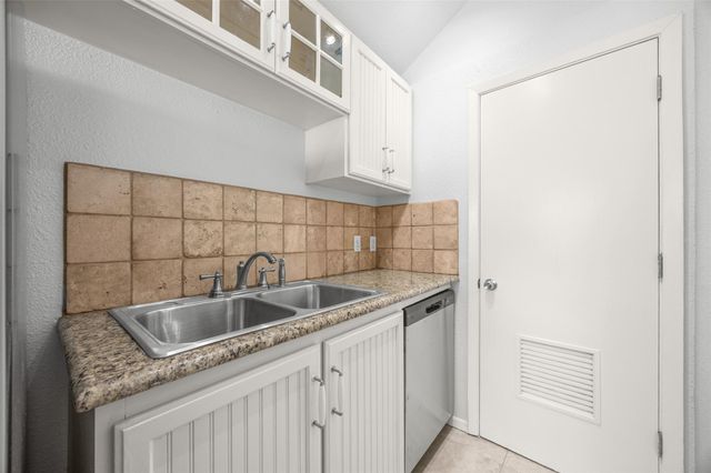 1110 W 22nd ST 12, Austin, TX 78705