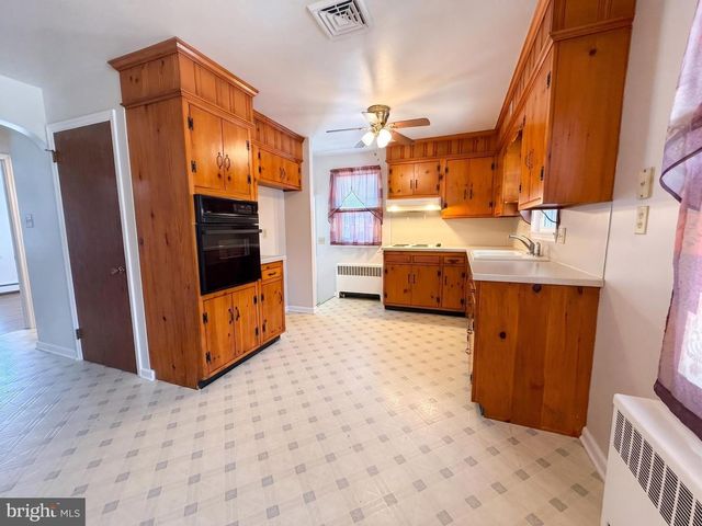 106 ALLEGHENY AVE, Hanover, PA 17331