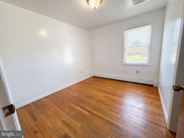106 ALLEGHENY AVE, Hanover, PA 17331