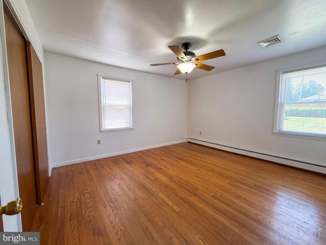 106 ALLEGHENY AVE, Hanover, PA 17331
