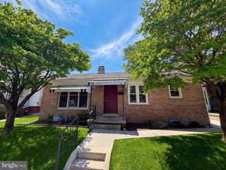 106 ALLEGHENY AVE, Hanover, PA 17331