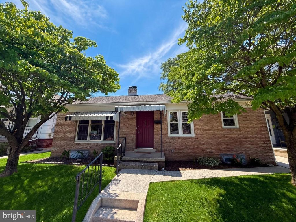 106 ALLEGHENY AVE, Hanover, PA 17331