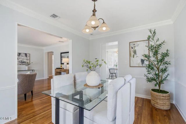 1010 Roxbury Drive, Pasadena, CA 91104