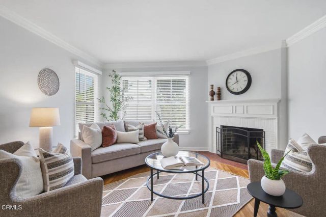 1010 Roxbury Drive, Pasadena, CA 91104