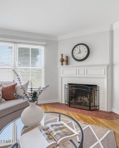 1010 Roxbury Drive, Pasadena, CA 91104