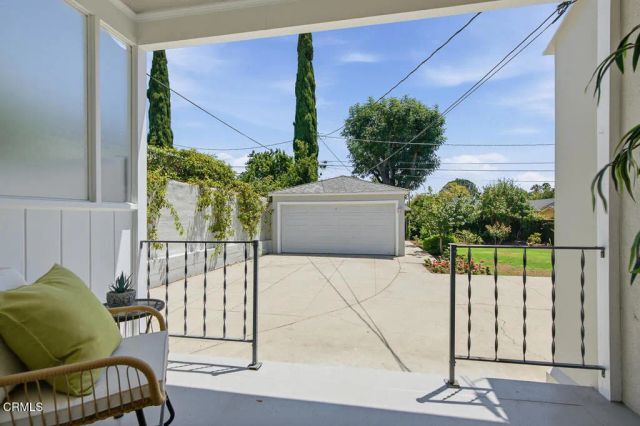 1010 Roxbury Drive, Pasadena, CA 91104