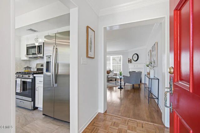 1010 Roxbury Drive, Pasadena, CA 91104