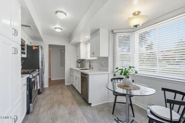 1010 Roxbury Drive, Pasadena, CA 91104