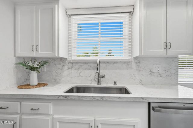 1010 Roxbury Drive, Pasadena, CA 91104