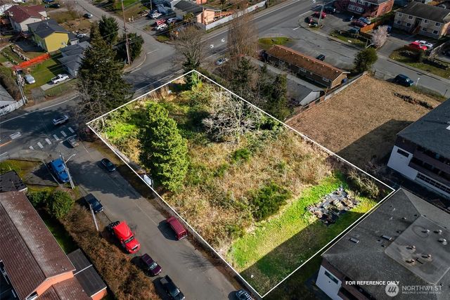 2805 S 216th Street, Des Moines, WA 98198