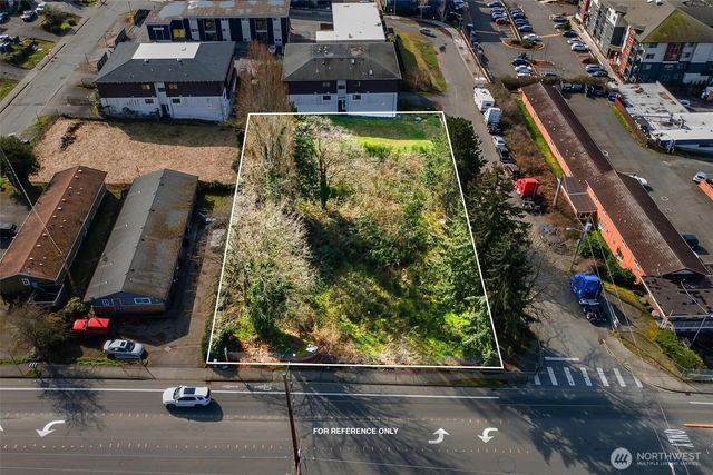 2805 S 216th Street, Des Moines, WA 98198