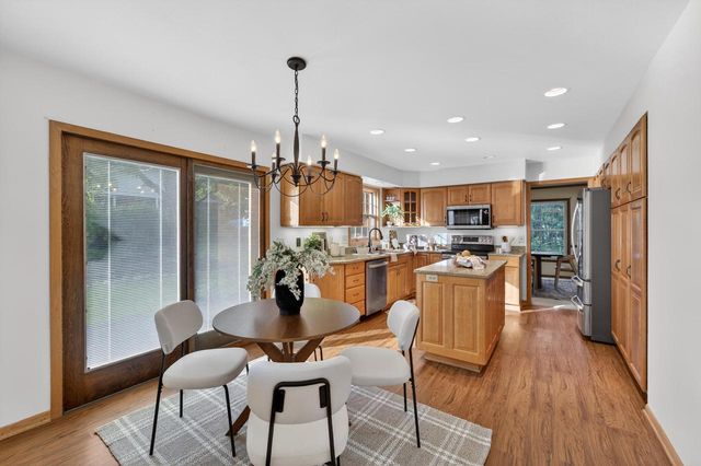 3109 W Fleur De Lis DRIVE, Mequon, WI 53092