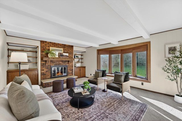 3109 W Fleur De Lis DRIVE, Mequon, WI 53092