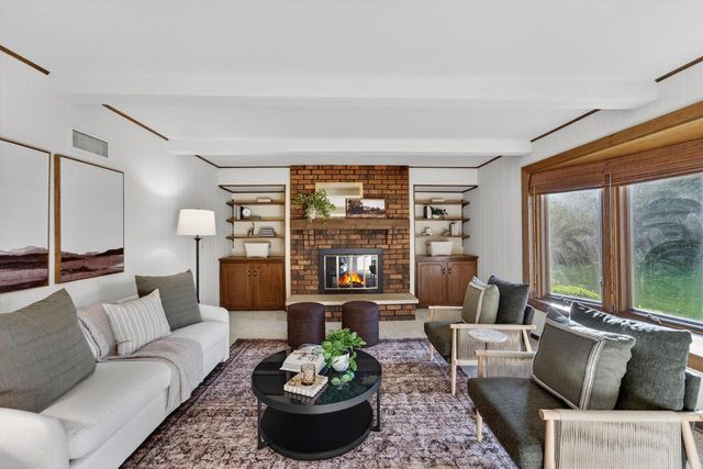3109 W Fleur De Lis DRIVE, Mequon, WI 53092