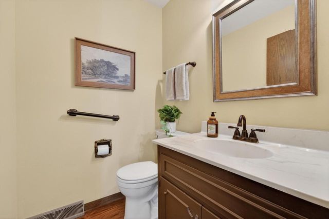 3109 W Fleur De Lis DRIVE, Mequon, WI 53092