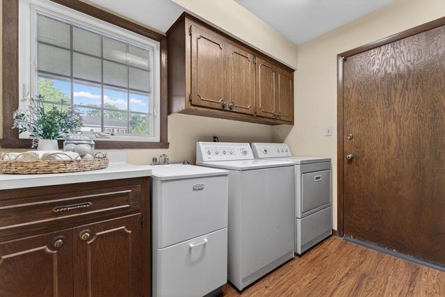 3109 W Fleur De Lis DRIVE, Mequon, WI 53092