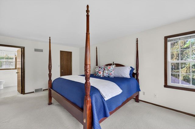 3109 W Fleur De Lis DRIVE, Mequon, WI 53092