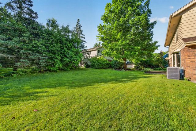 3109 W Fleur De Lis DRIVE, Mequon, WI 53092