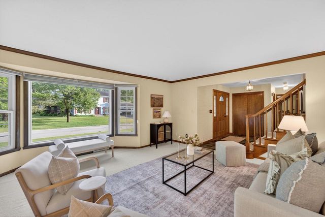 3109 W Fleur De Lis DRIVE, Mequon, WI 53092