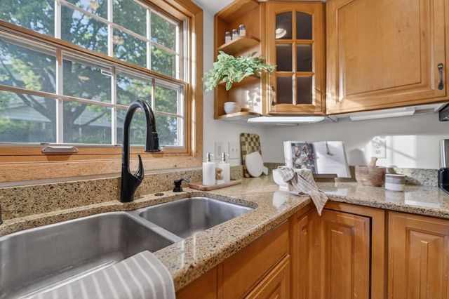 3109 W Fleur De Lis DRIVE, Mequon, WI 53092