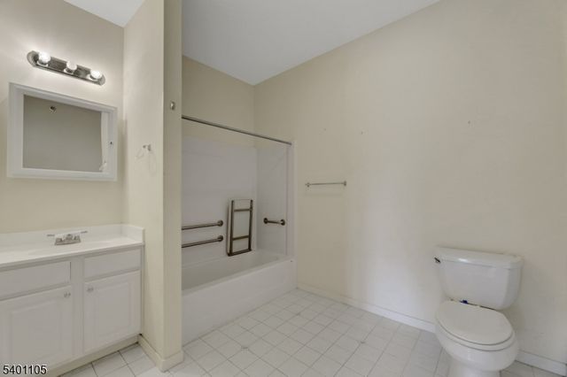 520 Victor St 42, Saddle Brook Twp., NJ 07663