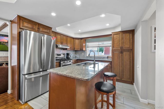 29450 Desmond Drive, Warren, MI 48093