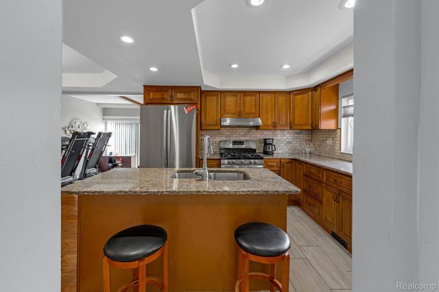 29450 Desmond Drive, Warren, MI 48093